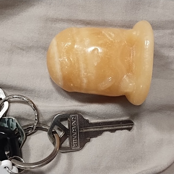 Orange Calcite Gudetama carving - Picture 5 of 5